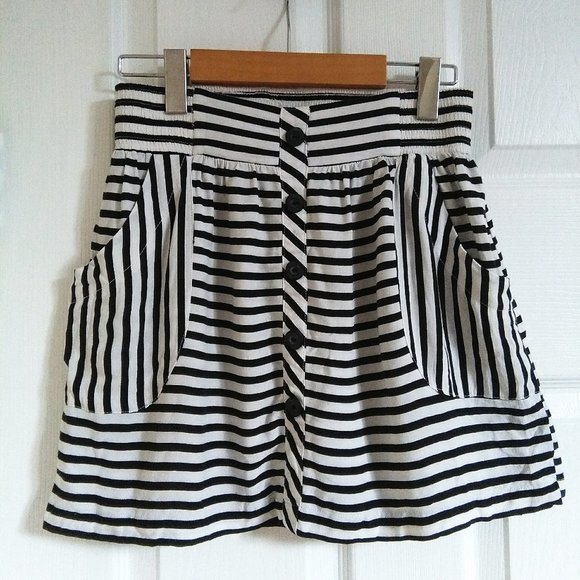 F21 Black and White Striped Skirt pockets - Picture 1 of 6